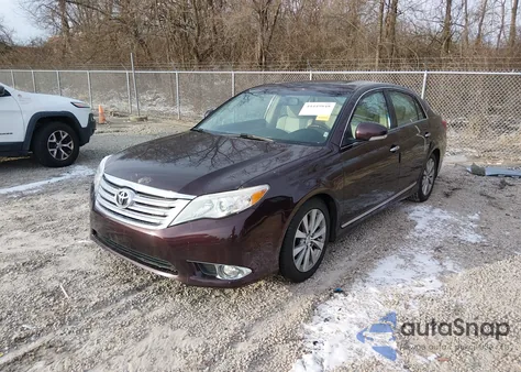 2012 Toyota Avalon Limited z USA, uszkodzony, nr VIN 4T1BK3DBXCU464177